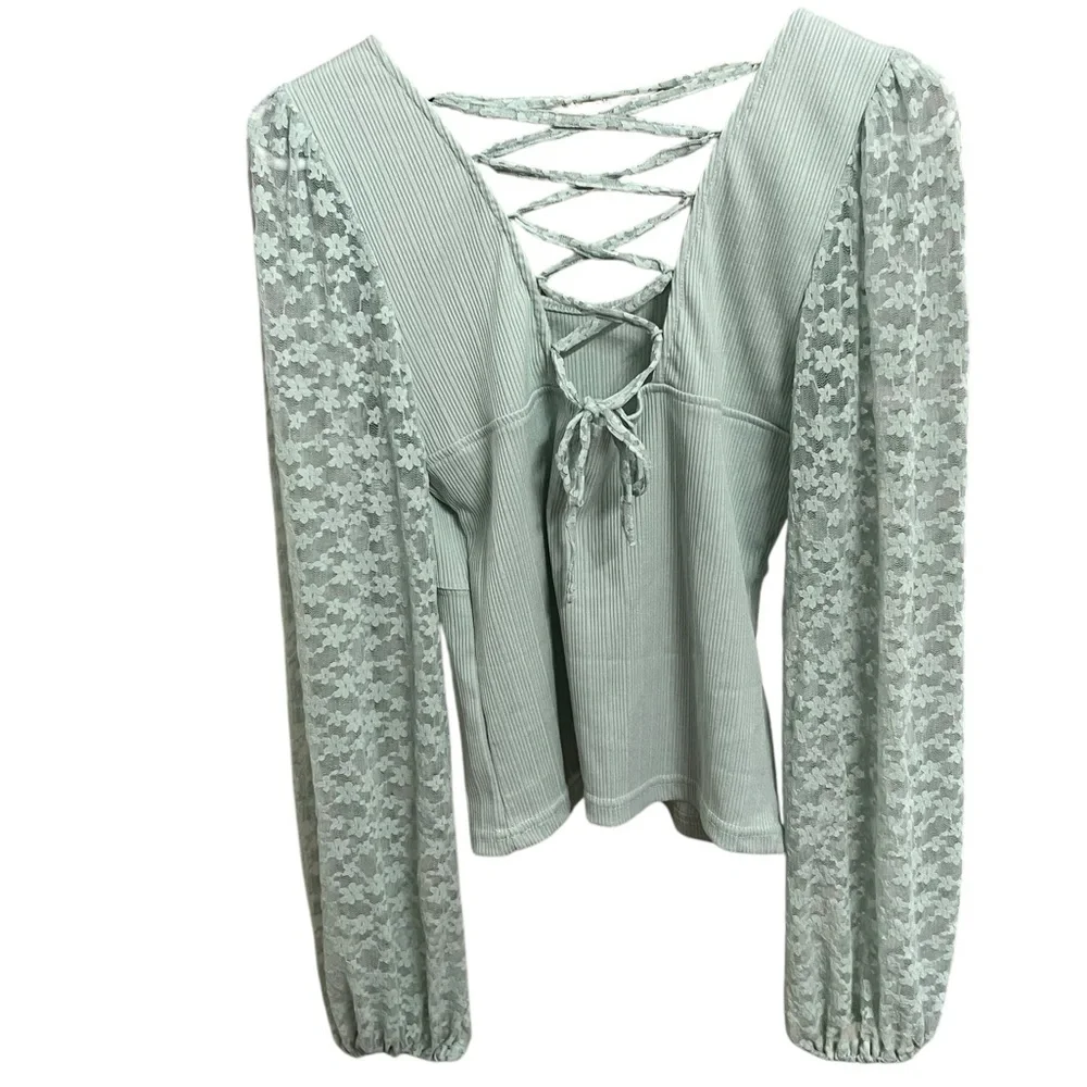 BUCKLE WILLOW & ROOT SAGE GREEN FLORAL LACE SHEER SLEEVE TIE BACK TOP MEDIUM